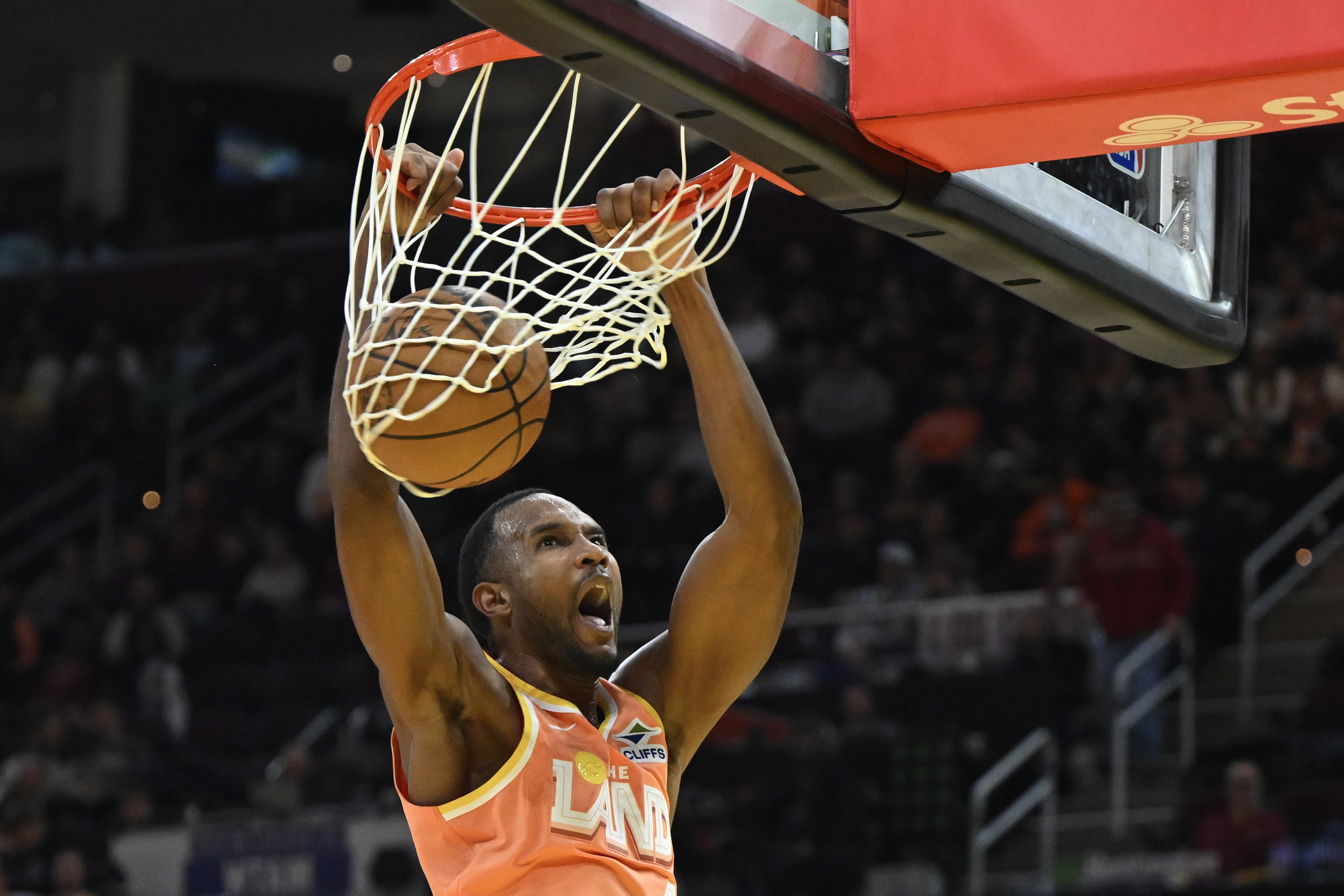 大数据预测-年仅24岁！小莫布里生涯500次盖帽 骑士队史第5人&amp;最年轻达成球员