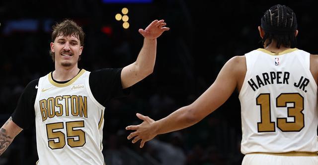 九游体育-绿军三名球员同场创生涯得分新高 为队史首次